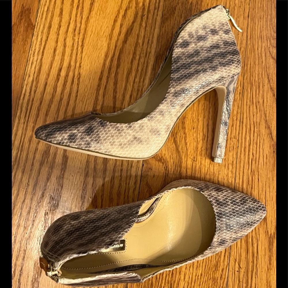 NWOT BCBGeneration Stiletto, Tan